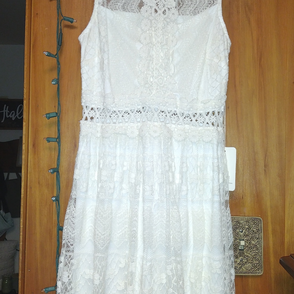 Elegant White Lace Dress